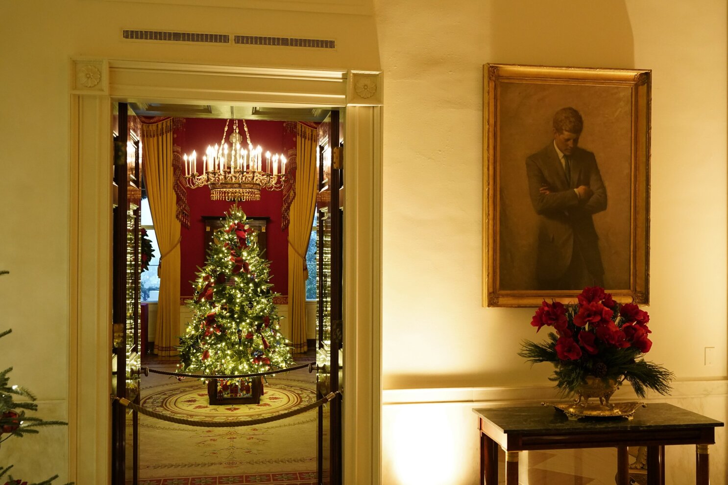 White house top christmas 2020